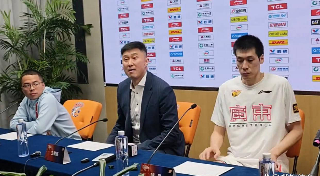 爱游戏APP-失误频繁：上海队19次失误，失去赢球主动权！的简单介绍