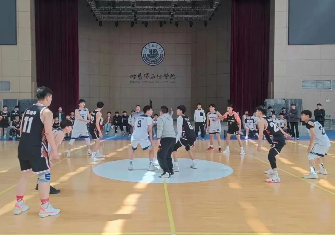 高校篮球联赛火热进行,大学生热情高涨的简单介绍 高校篮球联赛火热进行,大学生热情高涨的简单介绍