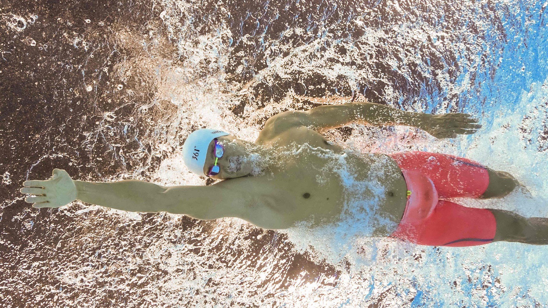 【视频解析】经典犯规事件中的规则应用与误判争议，犯规程度